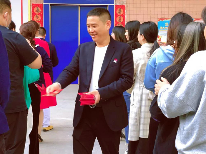 宅男导航网址董事长王洪贵发红包